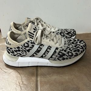 EUC Adidas Swift Run Sneakers